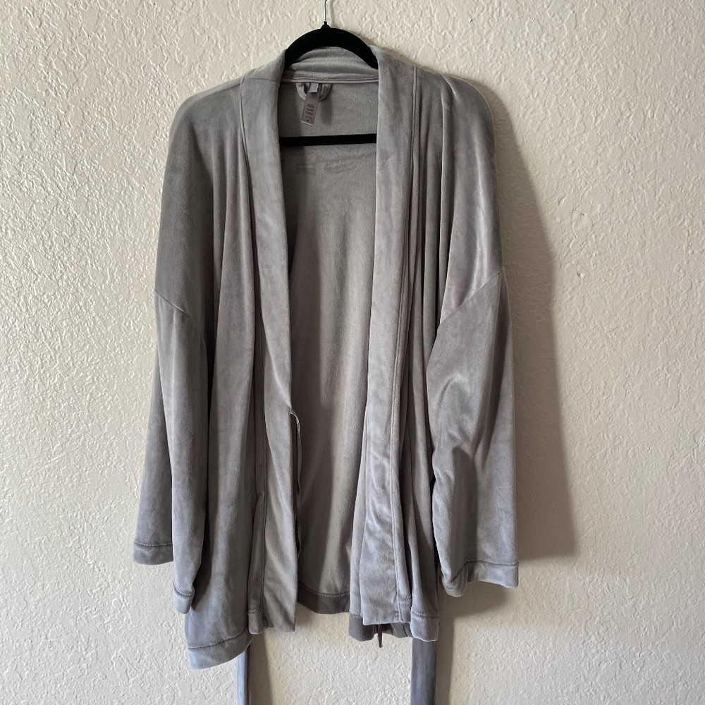 SKIMS Lounge Cardigan Robe With Belt Size M Gray Velour Soft Cozy Loungewear - Picture 3 of 7